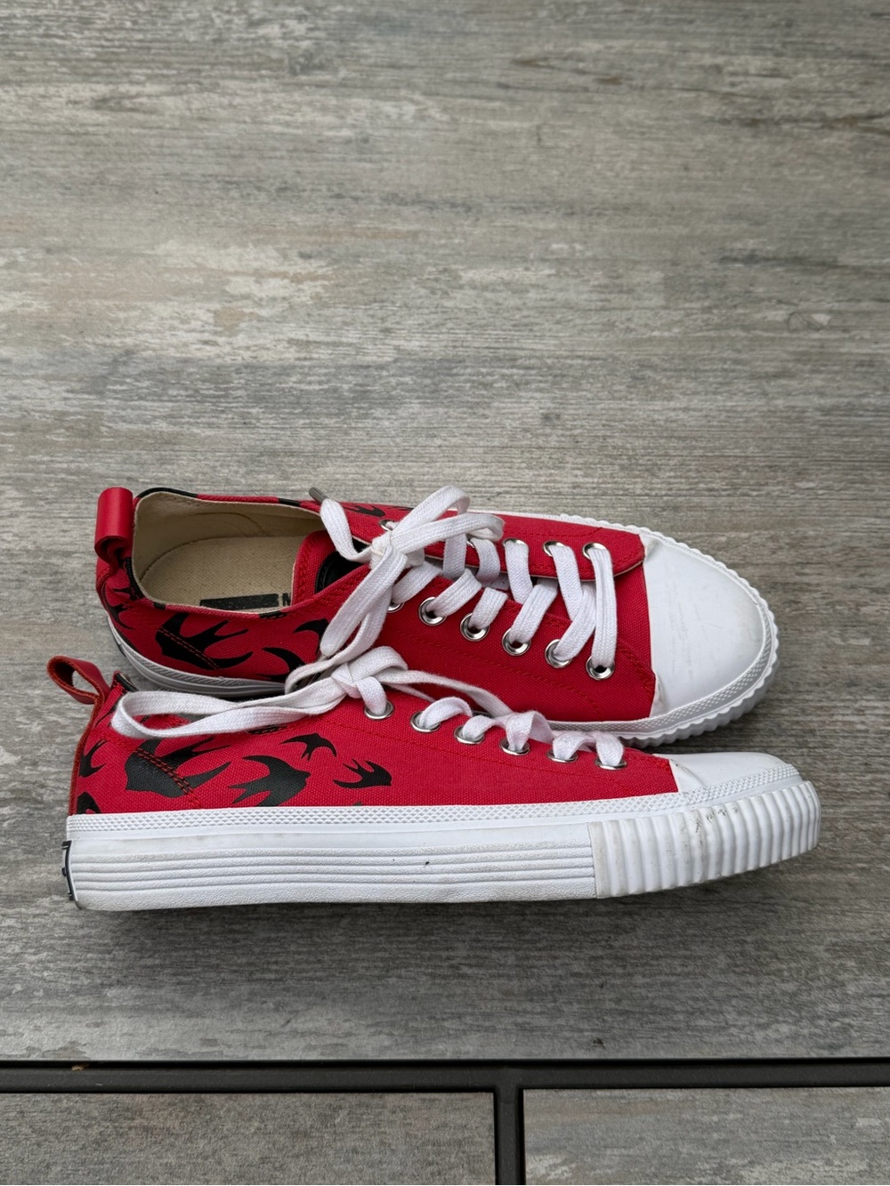 Alexander McQueen MCQ swallow vulcanized swarm low top sneaker rogue red EU 38